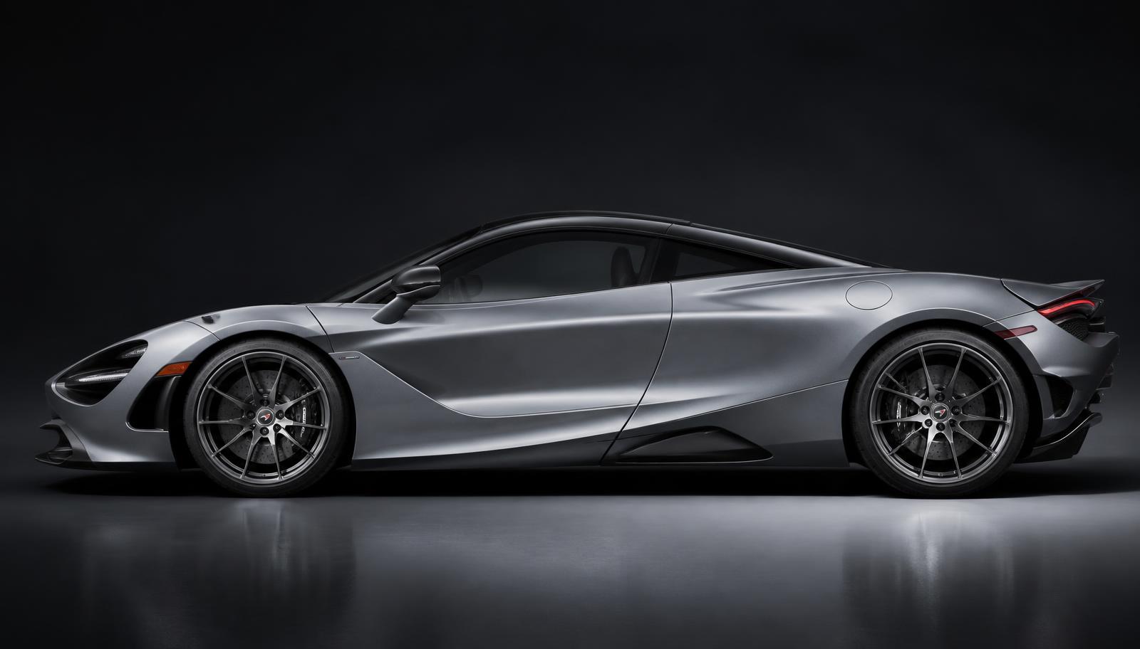McLaren 750S — left view